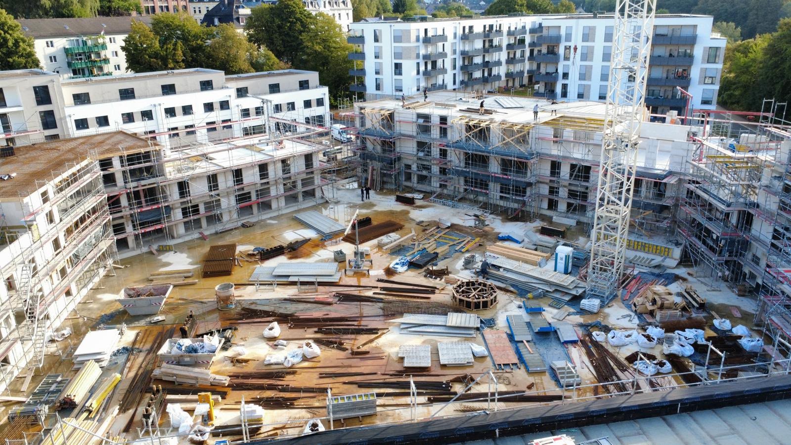 Pentagon in Wuppertal – Baufortschritt WDVS-Fassade, Drohnenaufnahme des Innenhofs