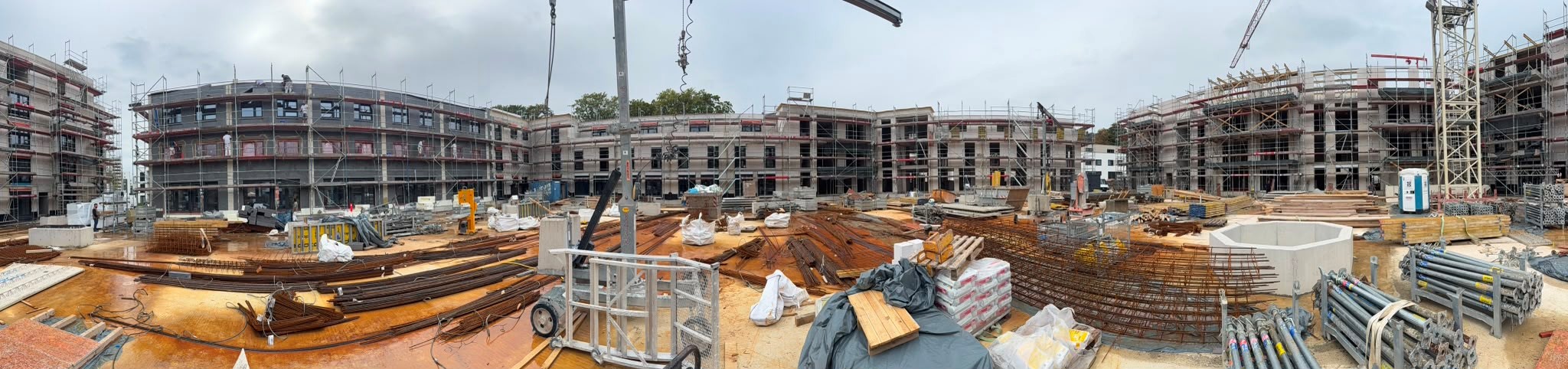 Pentagon in Wuppertal – Baufortschritt WDVS-Fassade, Panorama der WDVS-Fassaden